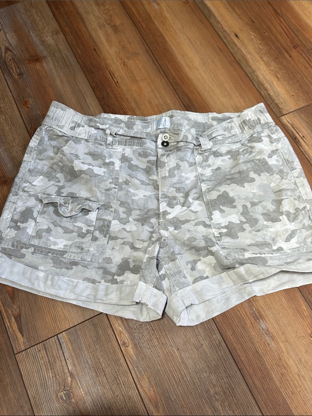 Time and Tru Light Gray Camo Cargo Shorts